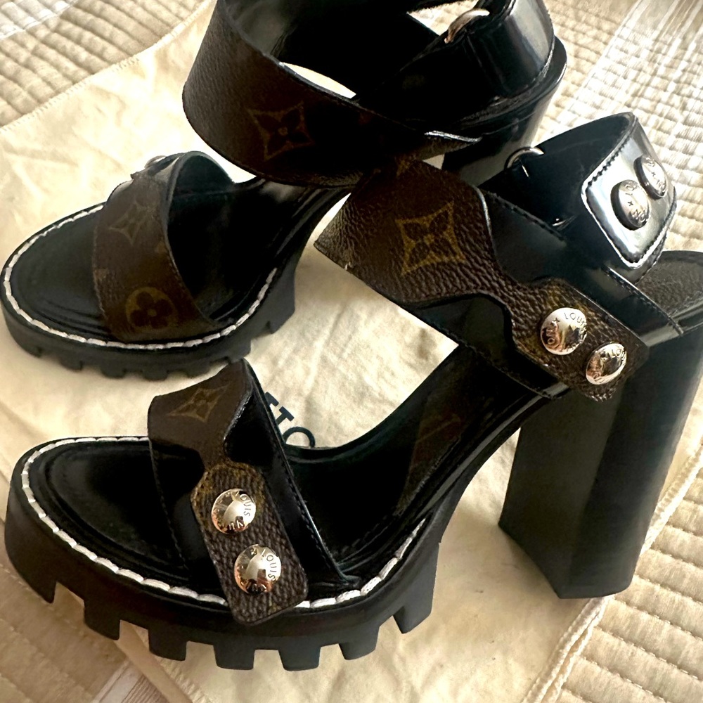 Sandals Louis Vuitton size 37